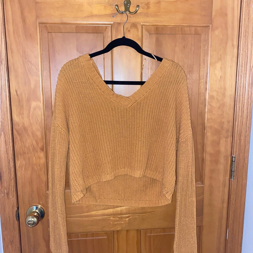Gold/Tan Knited Aeropostale Sweater, size XS but can fit S or M, barely worn